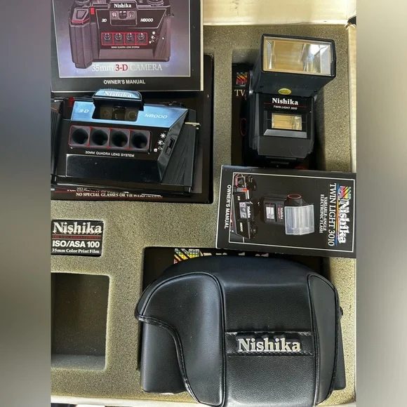 Nishika N8000 35mm Film Quadrascopic Stereo 3D Lenticular Camera